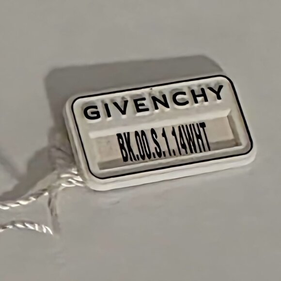 GIVENCHY TIME PIECE! - Picture 13 of 15